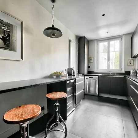 Spacious For 4 In Arc De Triomphe - 17th Arrondissement * Paris